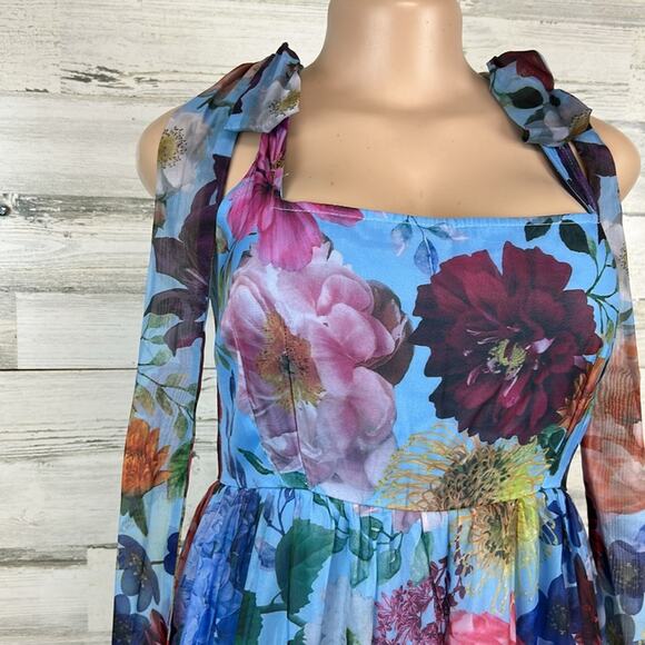 Audrey Parks Francesca’s Alahna Strap Light Blue Floral Maxi Dress Size Medium - Picture 3 of 12